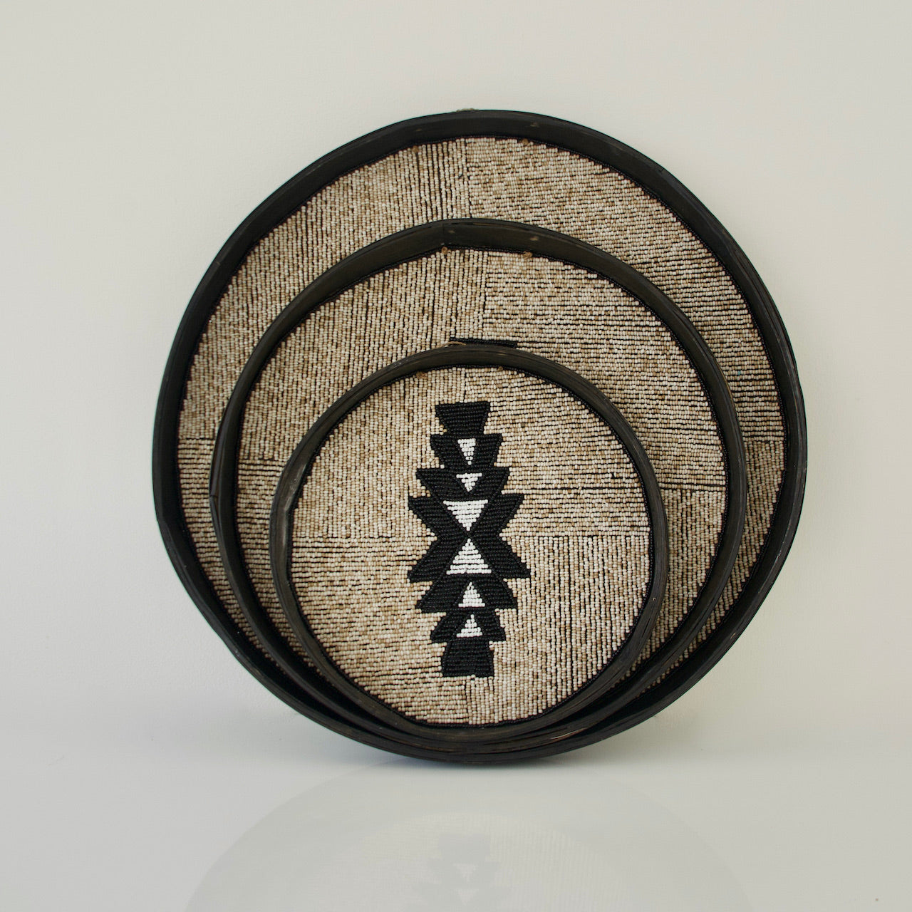 Beaded wall deco Black